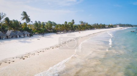 Foto de Las playas de Zanzíbar son una verdadera joya del Océano Índico, que ofrece una mezcla única de belleza natural, riqueza cultural y relajación que le dejará recuerdos inolvidables.. - Imagen libre de derechos