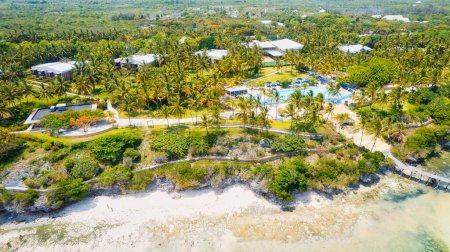 Téléchargez les photos : La beauté époustouflante de la plage de Zanzibar en a fait une destination populaire pour les artistes et les photographes qui cherchent à capturer son paysage pittoresque. - en image libre de droit