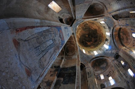 Téléchargez les photos : Located in Van, Turkey, Akdamar Church was built in the 10th century. - en image libre de droit