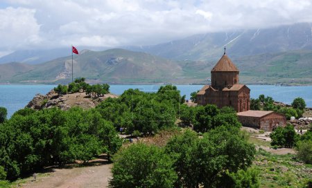 Foto de Located in Van, Turkey, Akdamar Church was built in the 10th century. - Imagen libre de derechos