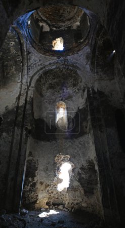 Téléchargez les photos : Located in Van, Turkey, the church of Saint Thomas was built in the 10th century. - en image libre de droit