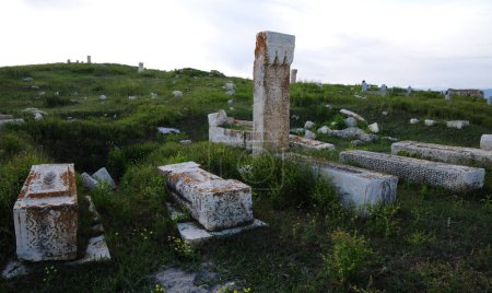 Foto de The Celebibagi Seljuk Cemetery, located in Van, Turkey, is full of tombs made during the Seljuk period. - Imagen libre de derechos