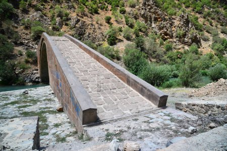 Foto de Puente Zeril en Van, Turquía fue construido en el siglo XVII. - Imagen libre de derechos