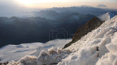 Téléchargez les photos : Sommet de Huayna Potosy Peak Cordillera Real Andes Bolivie. Photo de haute qualité - en image libre de droit