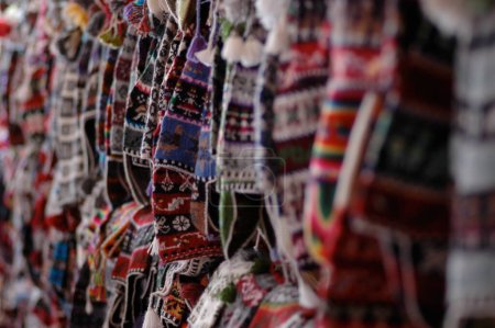 Téléchargez les photos : Beenies laine fond coloré sud-américain classique. Photo de haute qualité - en image libre de droit