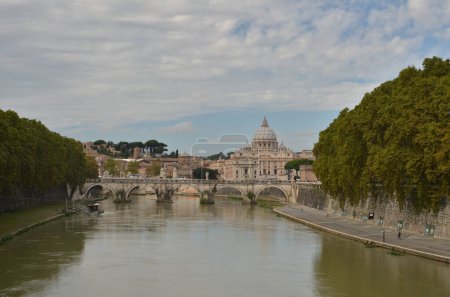 Foto de Puente del río Tíber roma Italia Panorama vatican. Foto de alta calidad - Imagen libre de derechos