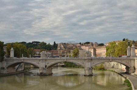 Foto de Puente del río Tíber roma Italia Panorama vatican. Foto de alta calidad - Imagen libre de derechos