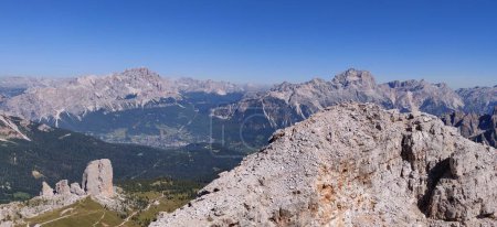 Foto de Panorama Alpino Dolomitas Verano hermoso fondo Roca. Foto de alta calidad - Imagen libre de derechos