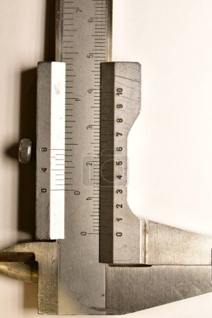 Foto de Calibrador mesure equipo escala engeneering micrómetro precisión. Foto de alta calidad - Imagen libre de derechos