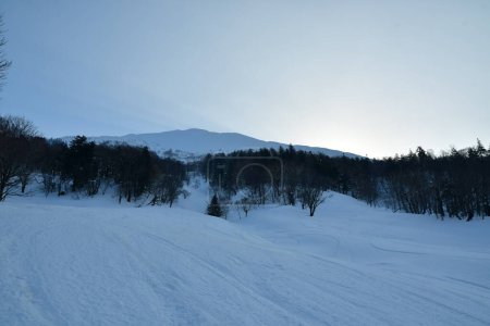Monte Yotei Ascenso día soleado vistas nieve invierno Ski Touring. Foto de alta calidad