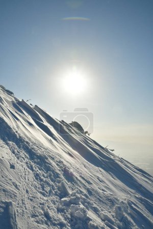 Monte Yotei empinada subida en la nieve para arriba Vistas panorama del sol Hokkaido Japón. Foto de alta calidad