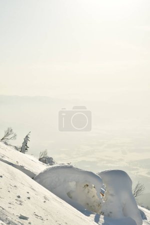 Mt Yotei steiler Aufstieg im Schnee nach oben Ansichten Sonnenpanorama Hokkaido Japan. Hochwertiges Foto