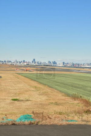 Téléchargez les photos : Tokyo Handeda Airport Vues depuis Plain Skyline Field. Photo de haute qualité - en image libre de droit
