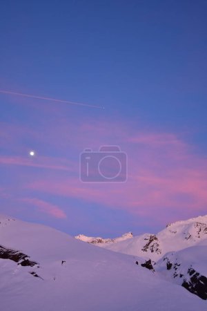 Abenddämmerung in der Vermigelhütte in den Schweizer Alpen bei Andermatt. Hochwertiges Foto