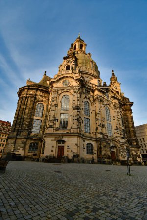 Frauenkirche Dresde Allemagne dans la lumière du matin. Photo de haute qualité