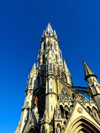 Téléchargez les photos : Lille, septembre 2022 : Magnifiques façades des bâtiments de Lille, capitale de la Flandre - Monument historique : Monument religieux - Église - en image libre de droit