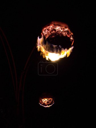 Téléchargez les photos : Lens, France - 03 décembre 2022 - Saint Barbara's Day Fireworks Festival - Festival des mineurs, pompiers et pyrotechniciens. Organisé dans un ancien bâtiment minier - en image libre de droit