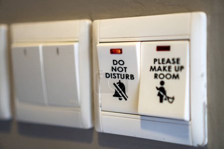 Do not disturb' and 'please make up room' signs