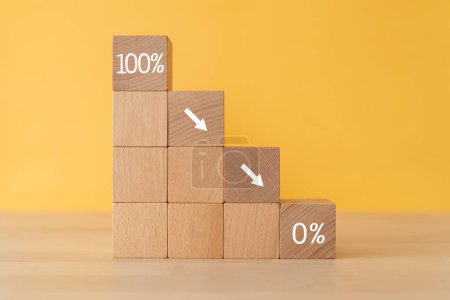 Foto de Wooden blocks with "100%" and "0%" text of concept. - Imagen libre de derechos