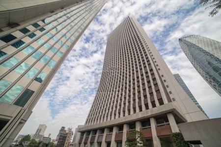 Foto de Shinjuku. Tokio. Japón - 2020 10 5: Edificios altos - Imagen libre de derechos