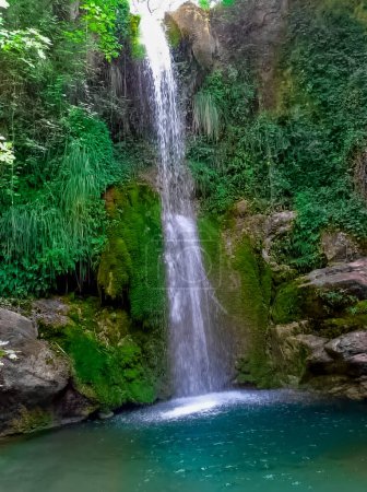 Foto de Una cascada en el valle - Imagen libre de derechos