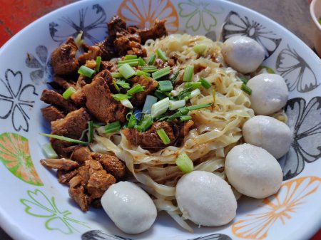 Téléchargez les photos : Nouilles de porc ragoût style thaï - en image libre de droit