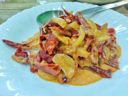 Téléchargez les photos : Nourriture bhoutanaise - Ema Datshi (Red Chili Cheese Curry) à Bangkok, Thaïlande - en image libre de droit