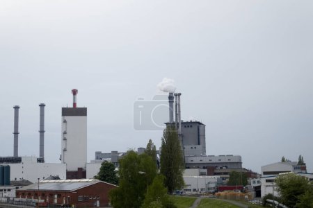 Téléchargez les photos : Vue du complexe industriel du centre de l'Europe. Photo de haute qualité - en image libre de droit