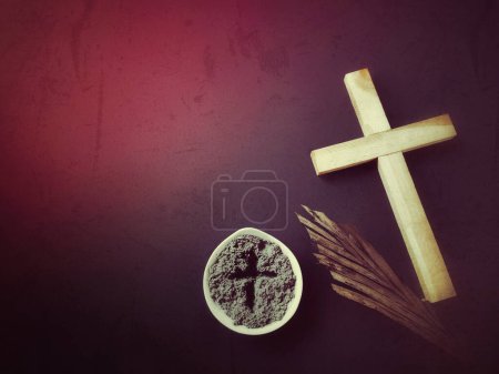 Temporada de Cuaresma, Semana Santa y Conceptos del Viernes Santo - Imagen de forma de cruz con fondo vintage. Foto de stock.