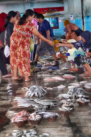Téléchargez les photos : Vue de. Marché aux poissons traditionnel à Jepara, Java central, Indonésie. novembre 6, 2022 - en image libre de droit