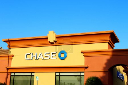 Téléchargez les photos : Los Angeles, Californie - 9 octobre 2019 : Chase Bank sur Hollywood Blvd et Western Ave, Los Angeles - en image libre de droit