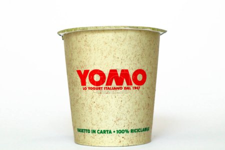 Téléchargez les photos : Rome, Italie 12 septembre 2022 : YOMO Yogourt italien produit par Granarolo - Italie - en image libre de droit