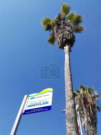 Téléchargez les photos : LOS ANGELES, Californie - 14 septembre 2018 : Panneau d'arrêt de bus Foothill Transit à Los Angeles - en image libre de droit