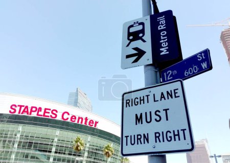 Téléchargez les photos : LOS ANGELES, Californie - 14 septembre 2018 : Los Angeles, Metro Rail direction Staples Center - en image libre de droit