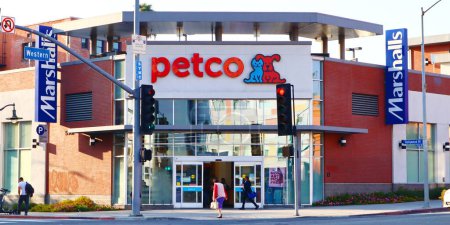 Foto de Los Angeles, California - 9 de octubre de 2019: Tienda PETCO, Suministros, Alimentos y Productos. American Pet minorista en los Estados Unidos - Imagen libre de derechos