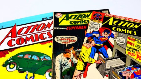 Téléchargez les photos : Los Angeles, États-Unis 7 avril 2021 : Enveloppes de ACTION COMICS, BD américaine avec Superman les premiers personnages majeurs de superhéros - en image libre de droit