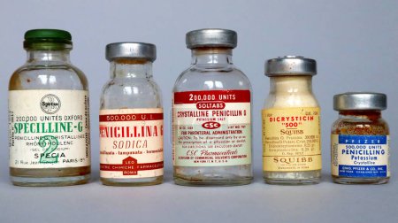 Photo for New York, USA  April 18, 2021: Vintage 1950s Vials of PENICILLIN G Produced by CSC Pharmaceuticals New York, PFIZER New York, SPECIA Paris, LEO Rome and SQUIBB Rome. - Royalty Free Image