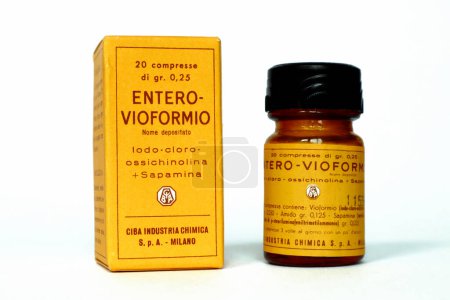Foto de Milán, Italia Marzo 3, 2022: Vintage 1950 ENTERO-VIOFORMIO CIBA, medicina con Vioform y Sapamina usada para tratar la Disentería y la Diarrea. CIBA Milán (Italia)) - Imagen libre de derechos