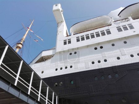 Foto de LONG BEACH, California - 7 de septiembre de 2018: El Queen Mary, histórico barco transatlántico amarrado en Long Beach - Imagen libre de derechos