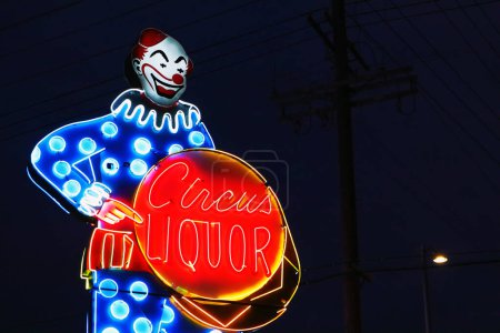 Téléchargez les photos : North Hollywood, Californie - 27 septembre 2019 : Circus Liquor Store sur Vineland Avenue, North Hollywood, Los Angeles. Aussi connu un endroit célèbre pour de nombreux films - en image libre de droit