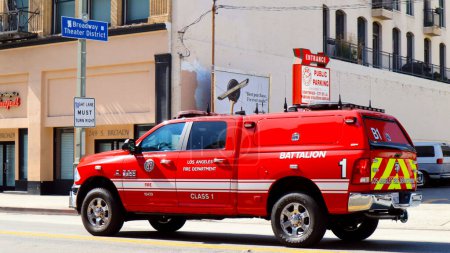Foto de Los Angeles, California - 9 de octubre de 2019: LAFD Los Angeles Fire Department Battalion car on the street - Imagen libre de derechos