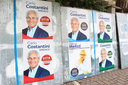Téléchargez les photos : Pescara, Italie - 7 mai 2019 : Affiches murales électorales pour les élections au Parlement européen et les élections administratives du 26 mai 2019 - en image libre de droit