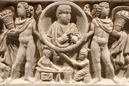 Foto de Agrigento, Sicilia (Italia): vista detallada del sarcófago de mármol dentro de la Catedral de San Gerlando - Imagen libre de derechos