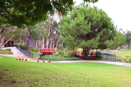 Téléchargez les photos : Jardin japonais à Kenneth Hahn State Park Recreation Area Culver City, Los Angeles, Californie - en image libre de droit