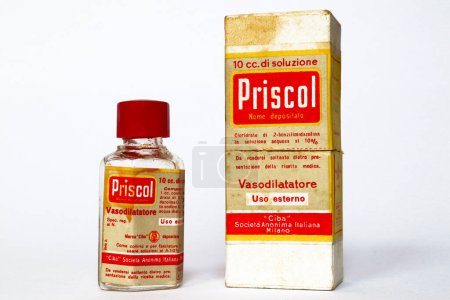 Foto de Milán, Italia 3 de marzo de 2022: Vintage 1947 PRISCOL CIBA, Medicina Vasodilatadora. CIBA S.A. Milán (Italia)) - Imagen libre de derechos