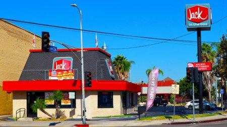 Foto de Los Angeles, California - 3 de octubre de 2019: JACK IN THE BOX American Fast Food Restaurant chain, sirviendo dedos de pollo, papas fritas, hamburguesas, hamburguesas, sándwiches, tacos y rollos de huevo - Imagen libre de derechos