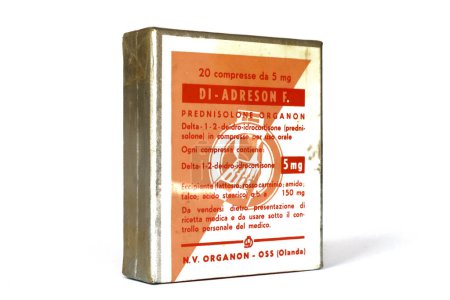 Foto de Roma, Italia Febrero 26, 2022: Vintage 1956 DI-ADRESON F. - Prednisolone comprimidos medicina, corticosteroides hormonas para el tratamiento de enfermedades inflamatorias. N.V. ORGANON OSS - Imagen libre de derechos