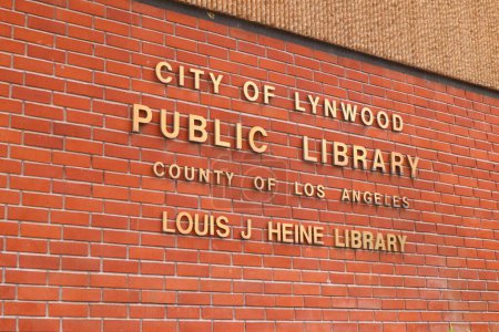 Foto de Lynwood, California: BIBLIOTECA PÚBLICA DE LYNWOOD en 11320 Bullis Rd, Lynwood, Condado de Los Ángeles, California - Imagen libre de derechos