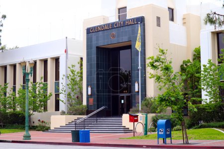 Téléchargez les photos : Glendale, Californie, États-Unis - 19 mai 2023 : Hôtel de ville de Glendale situé au 613 E. Broadway - en image libre de droit