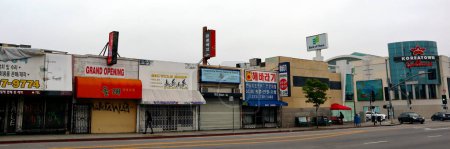 Foto de Los Ángeles, California, Estados Unidos - 20 de mayo de 2023: vista de KOREATOWN un barrio en el centro de Los Ángeles - Imagen libre de derechos
